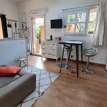Charmant Logement Avec Parking Apartment Orvault Exterior foto